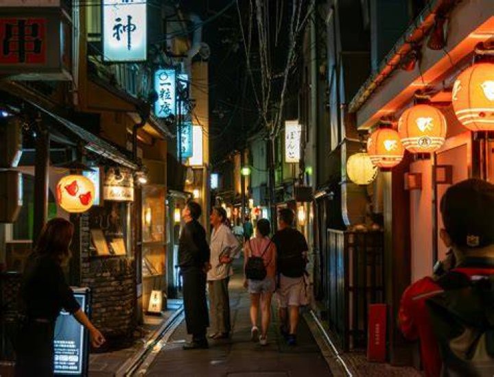 京都のナイトライフと24時間営業のイメージ